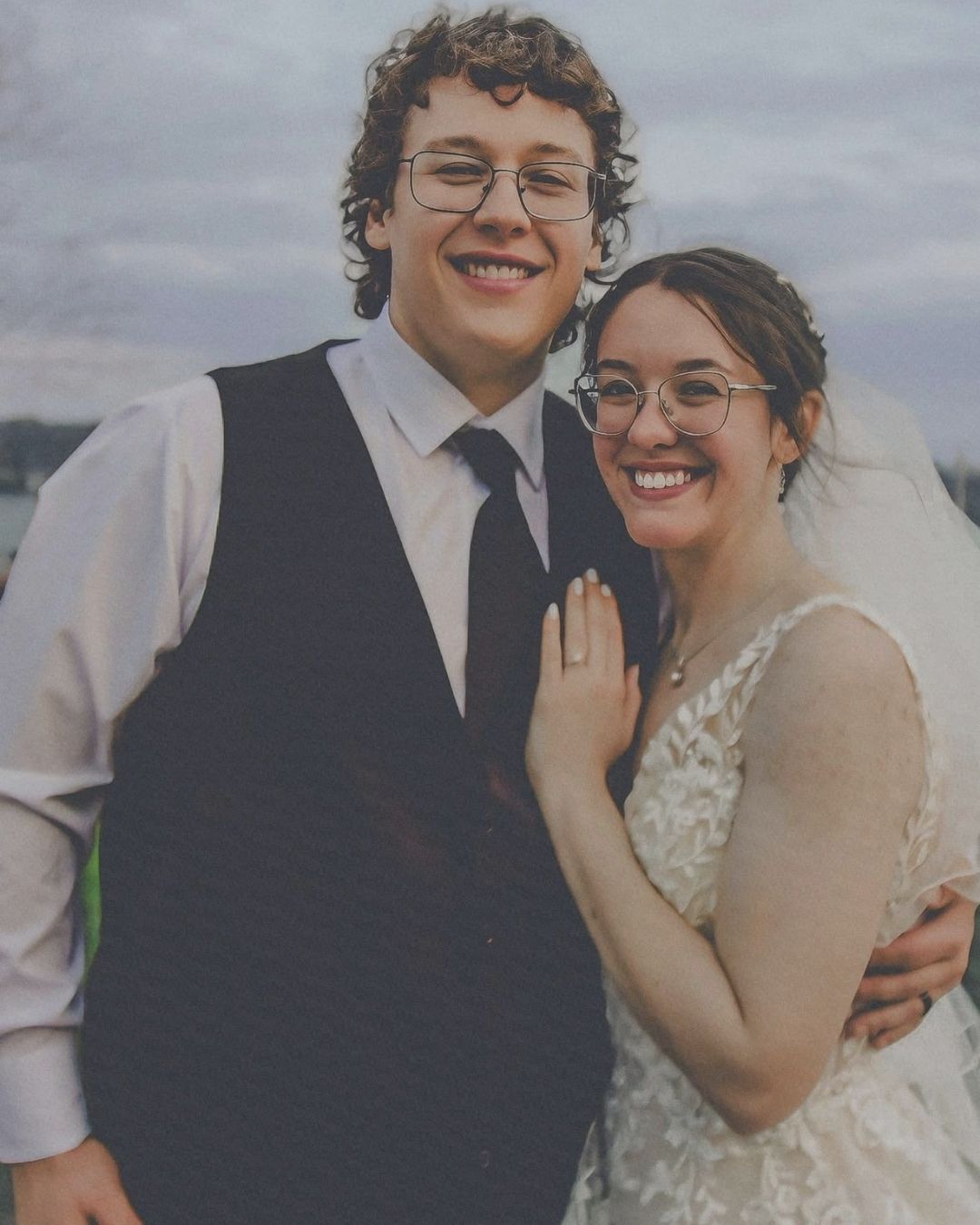 Newlywed couple at River View Lodge wedding venue overlooking the Mississippi River