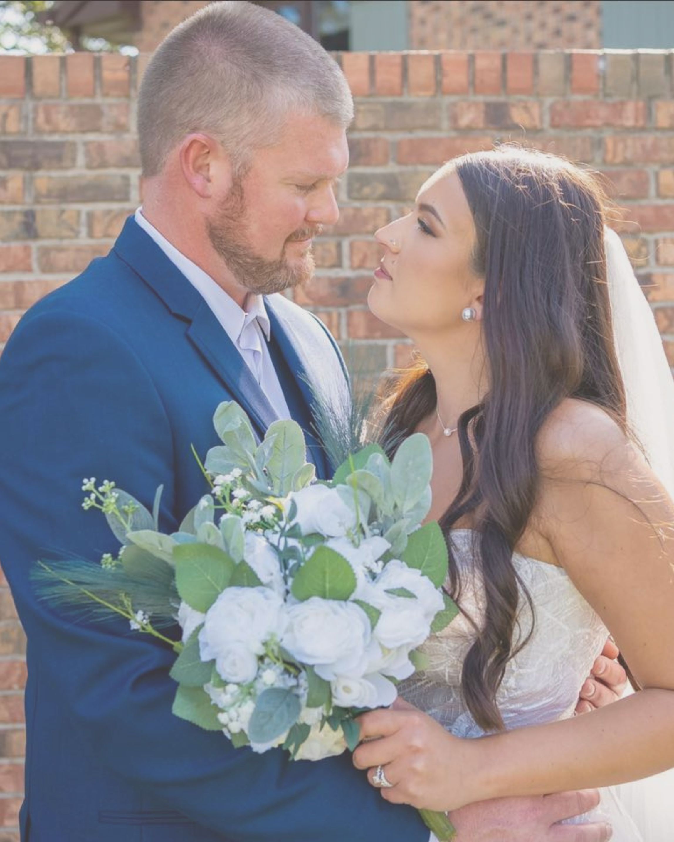 Outdoor wedding ceremony with brick backdrop at River View Lodge in Le Claire, Iowa